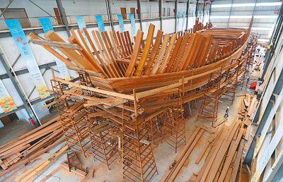 南京"郑和宝船"复建工程近日取得进展,宝船主船体结构基本建成