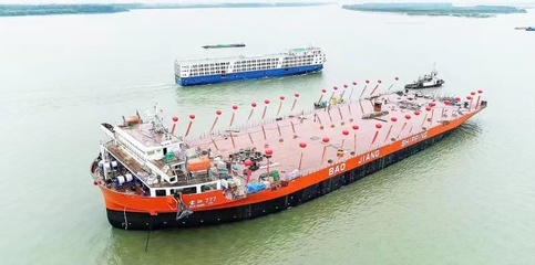 江都造大型甲板运输船接水可承载2.5万吨海上风电设备